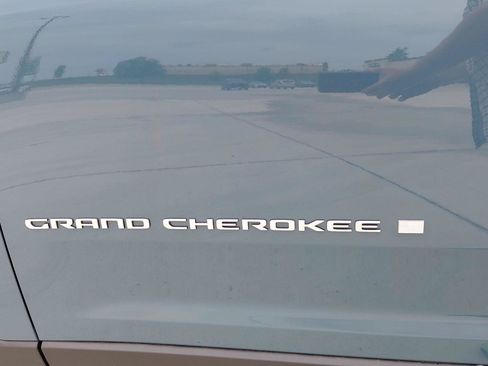 New 2026 Jeep Grand Cherokee Limited w/ Luxury Tech Group II AWD/4WD image 25
