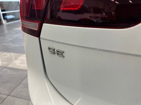 Used 2022 Volkswagen Tiguan SE R-Line AWD/4WD image 8