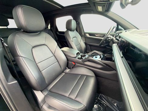 Used 2024 Porsche Cayenne image 16