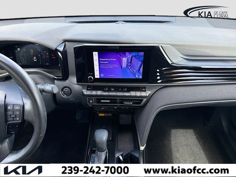 Used 2025 Toyota Camry LE w/ Convenience Package image 18