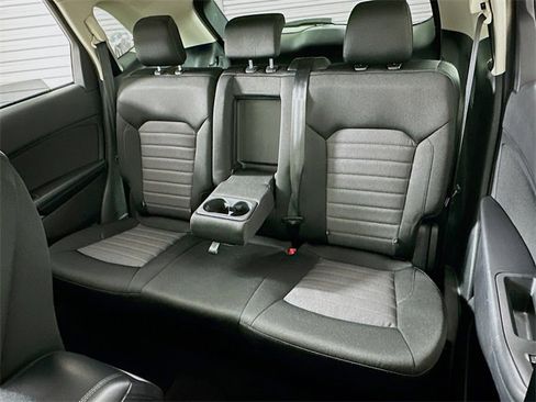 Used 2018 Ford Edge SE image 11