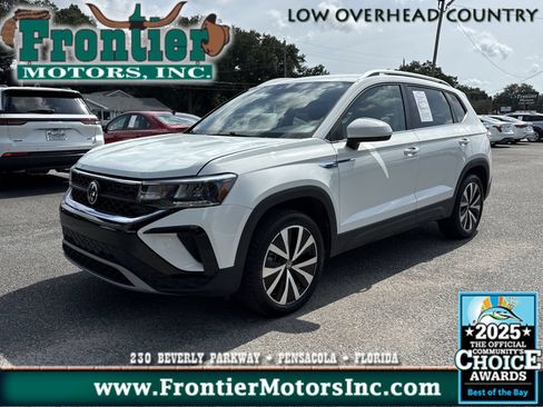 Used 2023 Volkswagen Taos SE FWD image 1