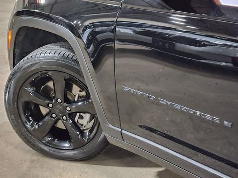 Used 2021 Jeep Grand Cherokee L Altitude image 23