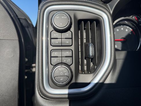 Used 2021 Chevrolet Silverado 1500 LTZ w/ Z71 Off-Road Package AWD/4WD image 28