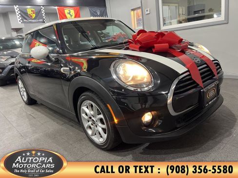 Used 2019 MINI Cooper 2-Door Hardtop w/ Storage Package image 36