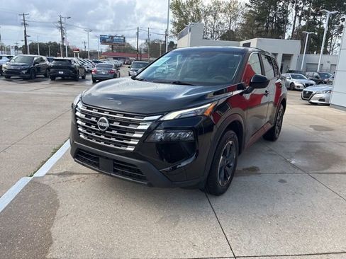 Used 2025 Nissan Rogue SV image 3