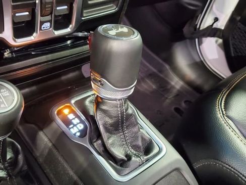 Used 2024 Jeep Wrangler Unlimited Sahara image 29