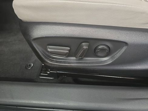 Used 2023 Toyota Camry SE image 25