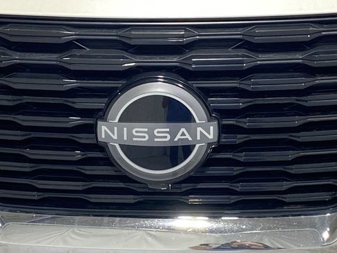 Used 2023 Nissan Rogue SV image 27