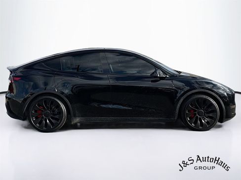 Used 2023 Tesla Model Y Performance image 8