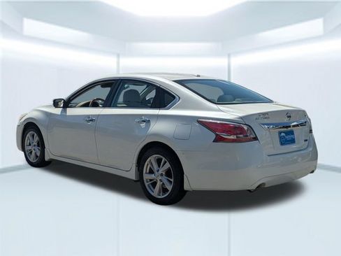 Used 2014 Nissan Altima 2.5 SV FWD image 4