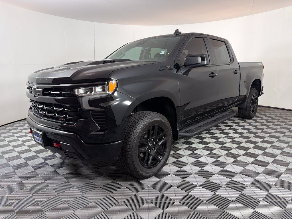 Used 2025 Chevrolet Silverado 1500 LT Trail Boss w/ LPO, Dark Essentials Package AWD/4WD image 7