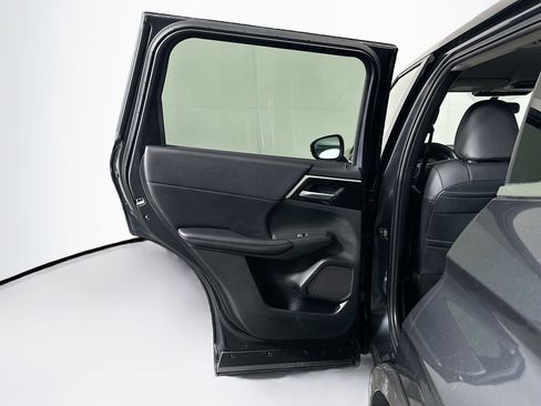 Used 2024 Mitsubishi Outlander SE image 26