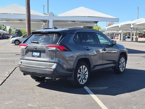 Used 2019 Toyota RAV4 XLE Premium w/ Cold Weather Package AWD/4WD image 5