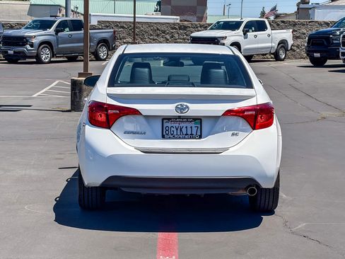 Used 2019 Toyota Corolla SE FWD image 3