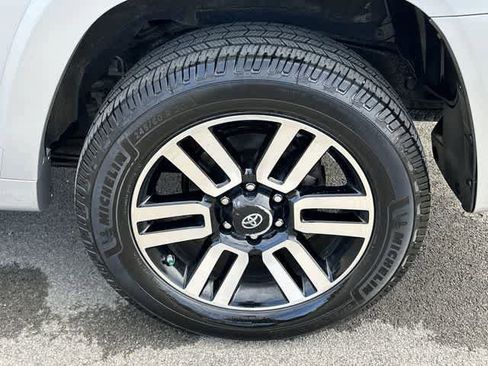 Used 2019 Toyota 4Runner Limited AWD/4WD image 5