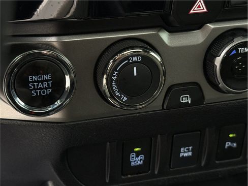 Used 2017 Toyota Tacoma Limited w/ Tow Package AWD/4WD image 23