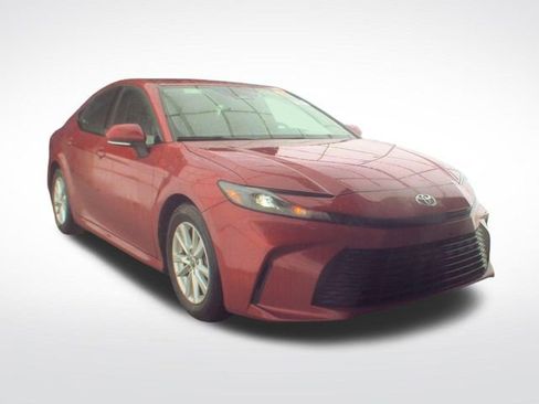 Used 2025 Toyota Camry LE image 3