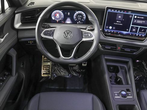 Used 2025 Volkswagen Tiguan SE R-Line AWD/4WD image 39
