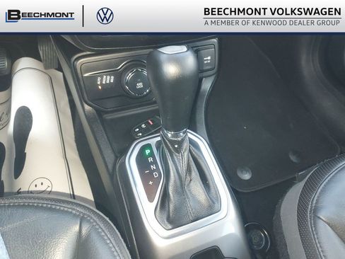 Used 2018 Jeep Renegade Limited w/ UConnect 8.4 Nav Group AWD/4WD image 17