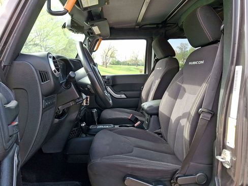 Used 2014 Jeep Wrangler Unlimited Rubicon w/ Connectivity Group AWD/4WD image 11