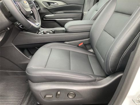 Used 2026 Chevrolet Traverse LT w/ Driver Confidence Package image 15