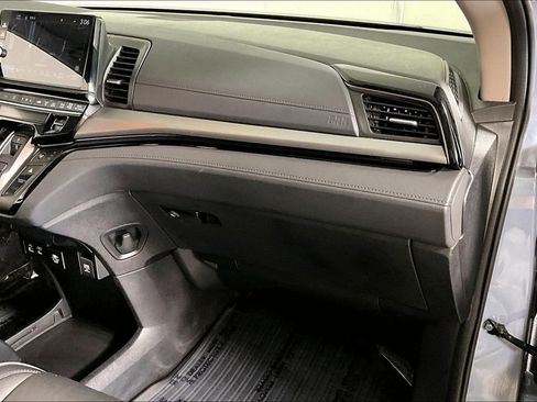 Used 2025 Honda Odyssey Touring image 16