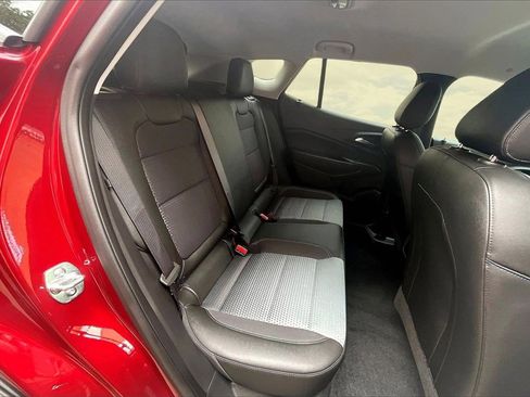 Used 2025 Chevrolet Trax LT image 25