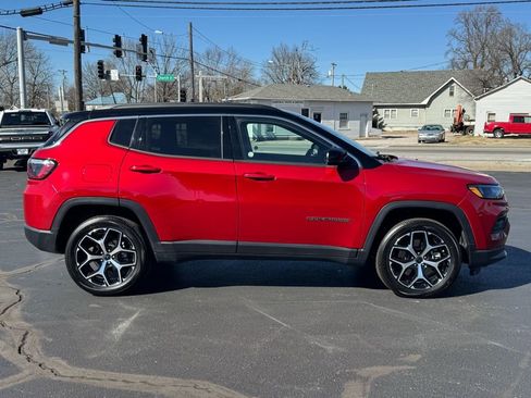 Used 2025 Jeep Compass Limited image 19