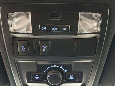 Used 2017 Toyota Tacoma TRD Off-Road AWD/4WD image 33