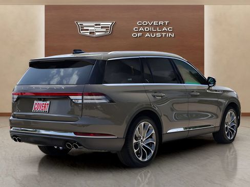 Used 2025 Lincoln Aviator 2WD image 4