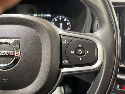 Used 2019 Volvo XC60 T6 Momentum w/ Multimedia Package image 23