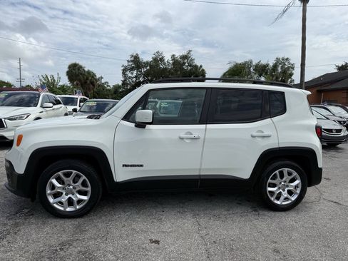 Used 2016 Jeep Renegade Latitude FWD image 4
