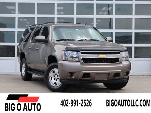 Used 2013 Chevrolet Suburban LS w/ Convenience Package 1 AWD/4WD image 1