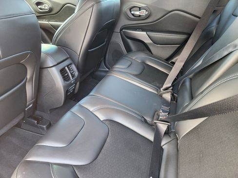 Used 2020 Jeep Cherokee Latitude Plus image 9