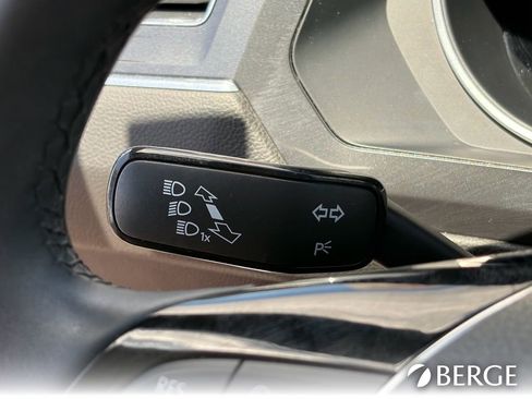 Used 2020 Volkswagen Tiguan SE w/ Panoramic Sunroof Package AWD/4WD image 19