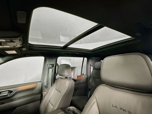Used 2025 GMC Yukon XL Denali w/ Denali Reserve Package AWD/4WD image 24