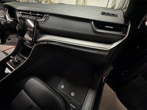 Used 2025 Jeep Grand Cherokee L Limited image 59