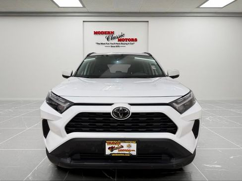 Used 2025 Toyota RAV4 XLE AWD/4WD image 2