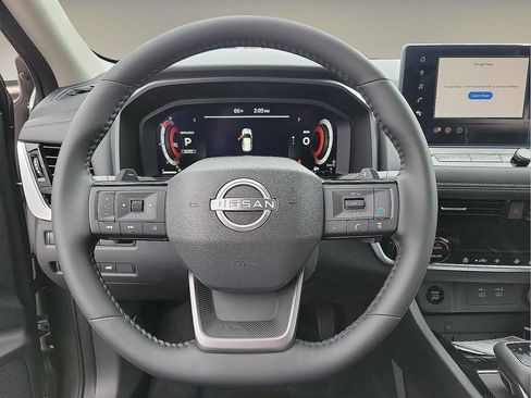 Used 2025 Nissan Rogue SL image 19