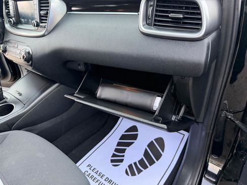 Used 2020 Kia Sorento LX image 29