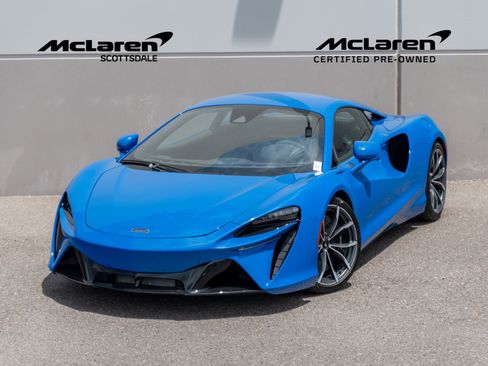 Used 2023 McLaren Artura RWD image 1