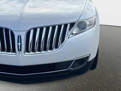 Used 2014 Lincoln MKX FWD w/ Equipment Group 102A image 9