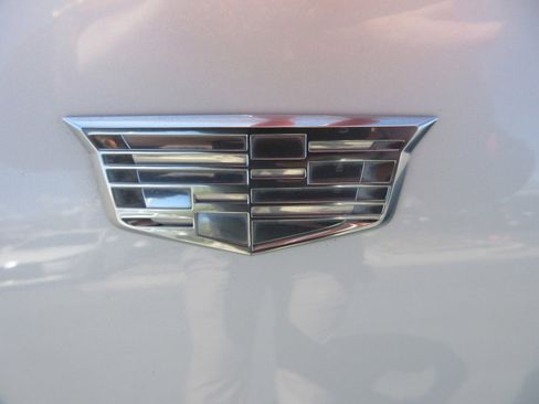 Used 2023 Cadillac XT6 Luxury image 3