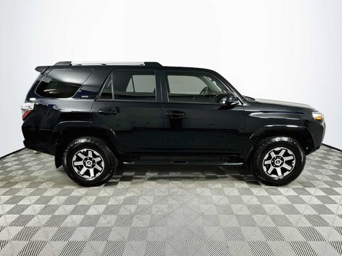 Used 2022 Toyota 4Runner SR5 AWD/4WD image 8