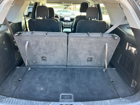 Used 2020 Ford Explorer XLT RWD image 5