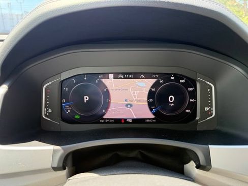 Certified 2023 Volkswagen Atlas SEL R-Line AWD/4WD image 18