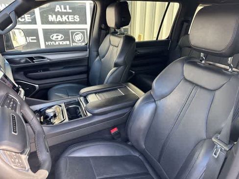 Used 2023 Jeep Wagoneer Series II image 4