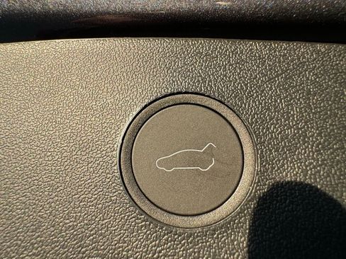 Used 2023 Tesla Model 3 Standard Range image 39