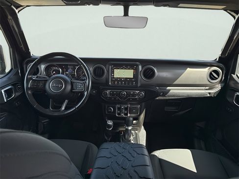 Used 2022 Jeep Gladiator Willys image 12
